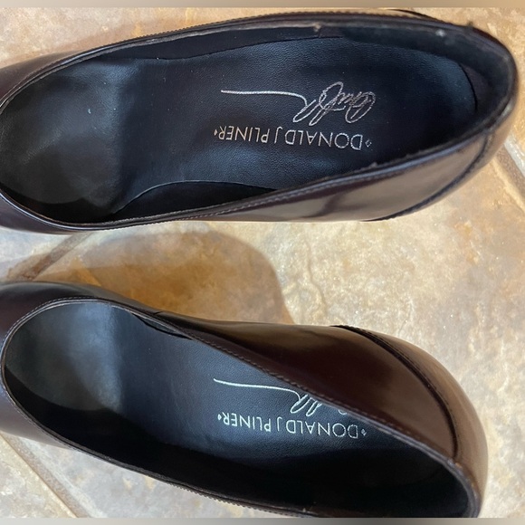 Donald J Pliner Shoes in excellent condition size 7 1/2 M - Picture 14 of 14